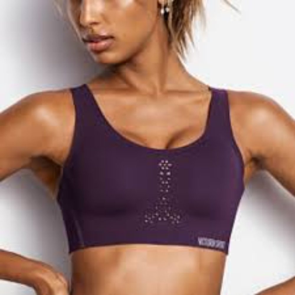 Victoria’s Secret Angel Max sports bra 34B